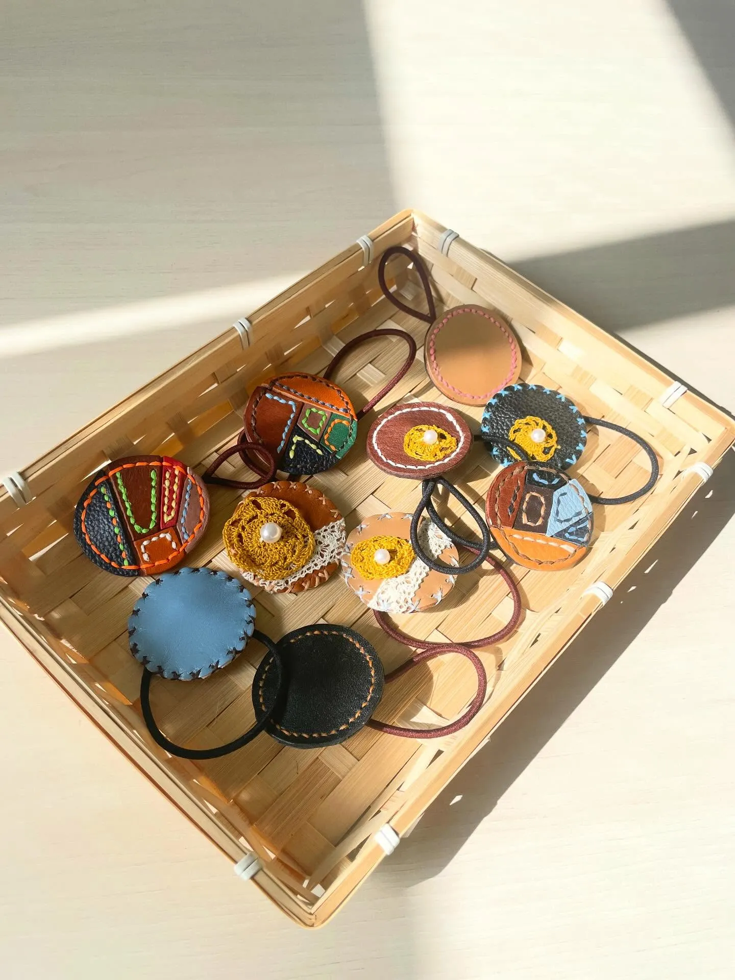 【なないろ】鹿児島市B型作業所✨利用者さんと作る可愛いレザーヘアゴム⭐